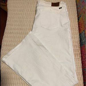 😍Lucky Brand white bootcut jeans